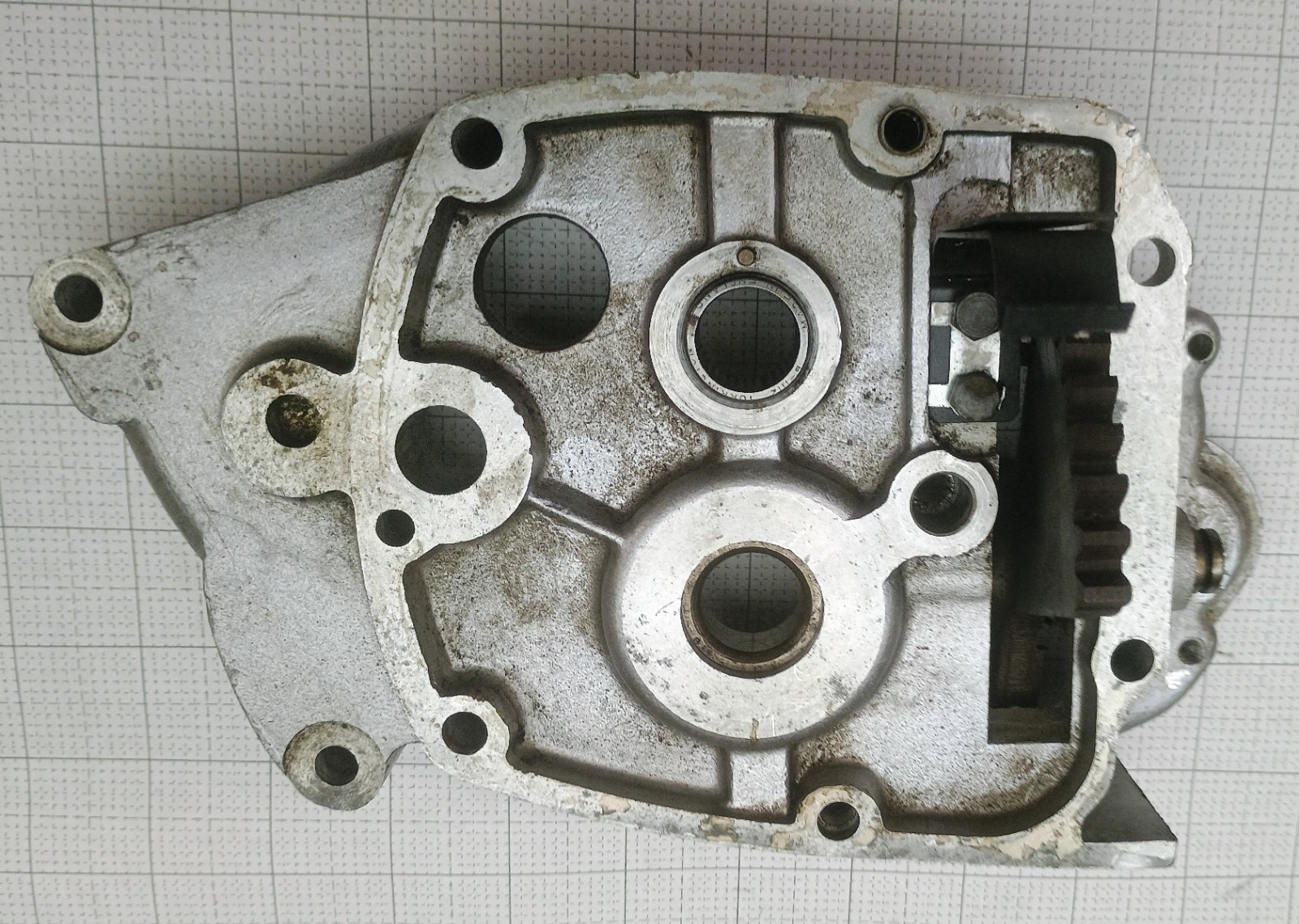 Triumph Gearbox Inner Cover - 650 & 750 - 1960s -  1980s