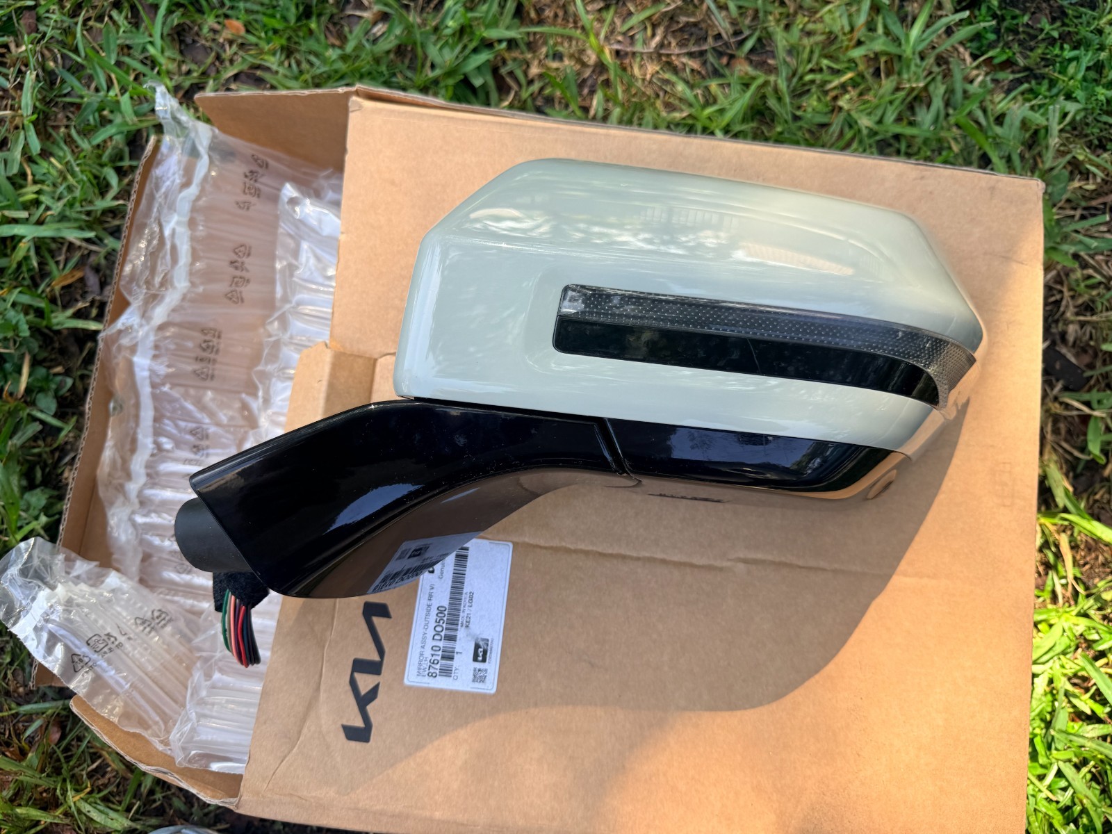 2024 2025 KIA EV9 SIDE MIRROR  BLIND SPOT W/ CAMERA 87610-DO500 LEFT OEM