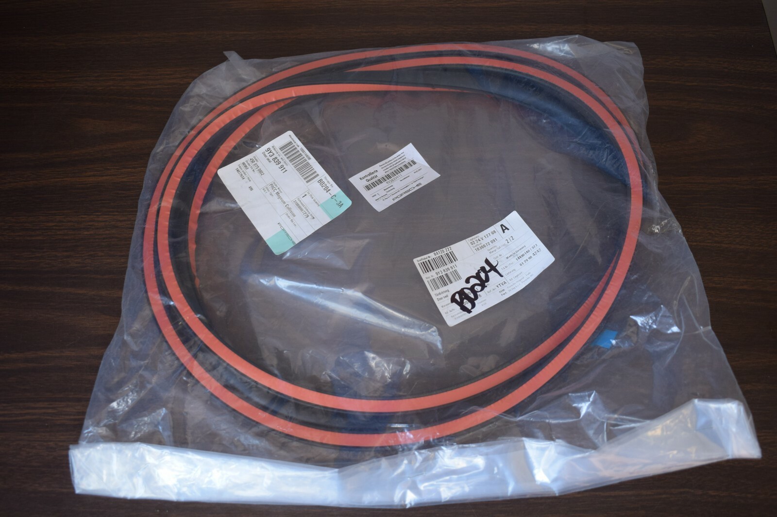 2020-2021 PORSCHE CAYENNE COUPE DOOR SEAL  9Y3839911