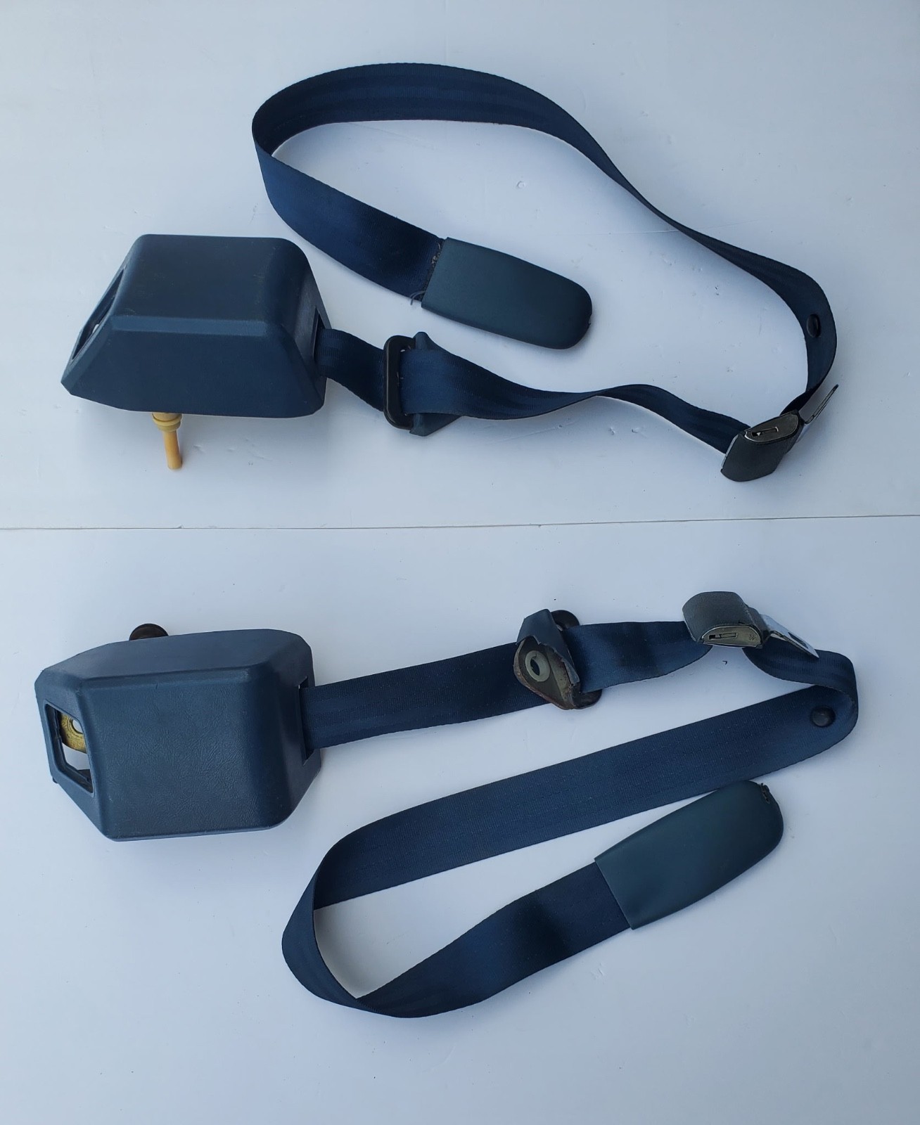 1976-1991 Chevy GMC K5 Blazer Jimmy Front Seatbelt Retractors Blue