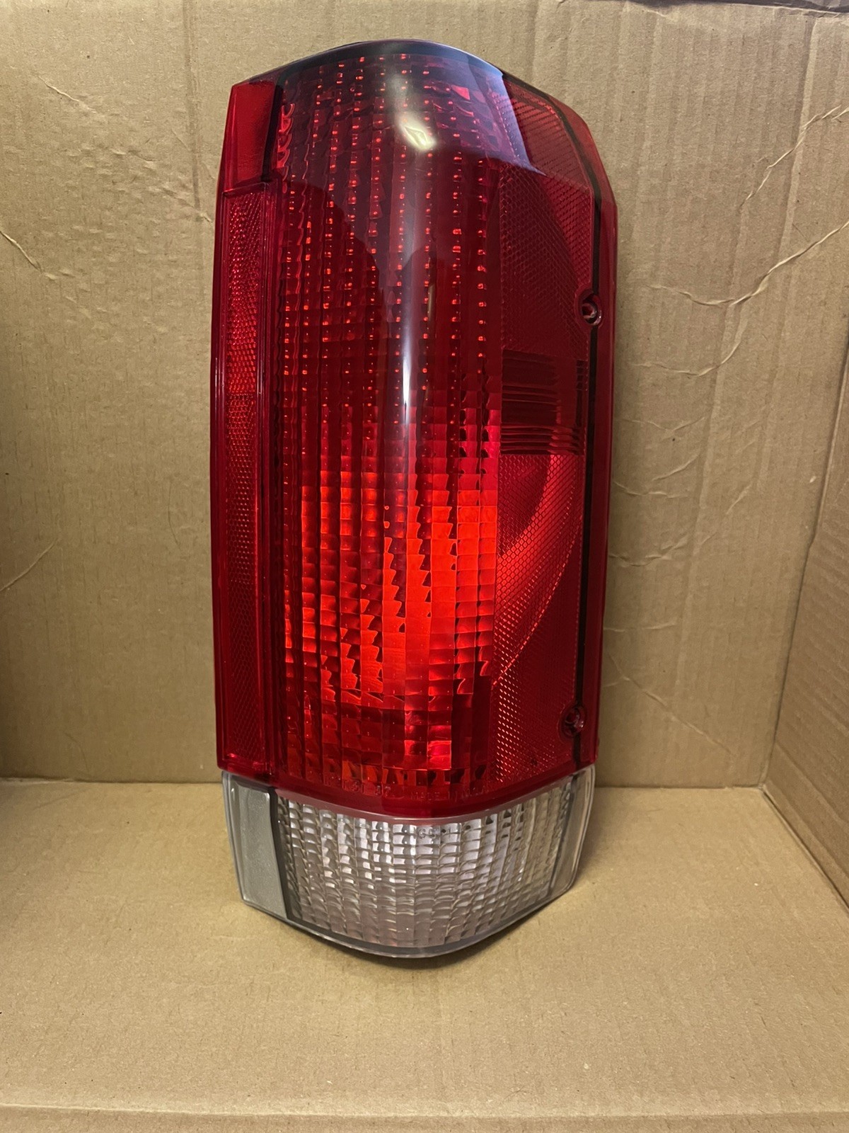Vintage NORS 87-90 Glo Brite Tail Lamp Assy Ford PU (F150/350) Bronco (FS) RH Vintage NORS 87-90 Glo Brite Tail Lamp Assy Ford PU (F150/350) Bronco (FS) RH