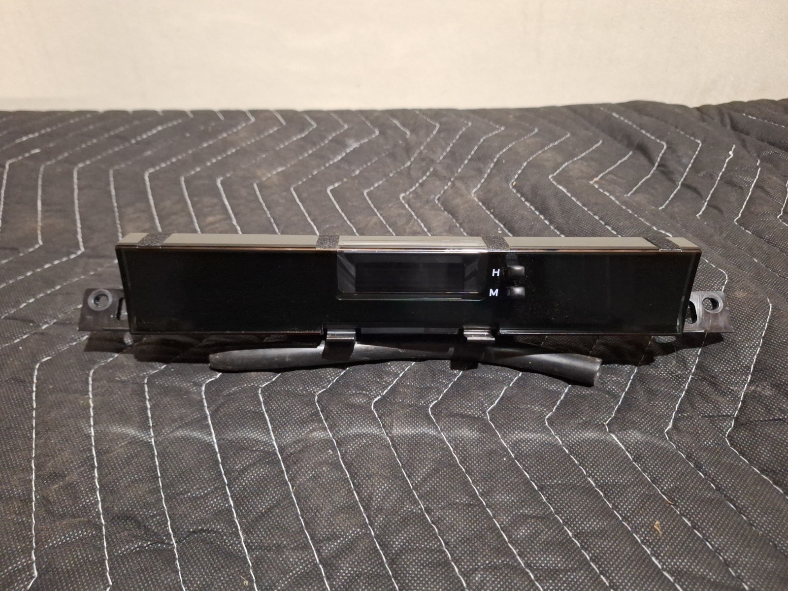 2014-2023 TOYOTA 4RUNNER CENTER DASHBOARD DIGITAL CLOCK DISPLAY 83290-35110 OEM 2014-2023 TOYOTA 4RUNNER CENTER DASHBOARD DIGITAL CLOCK DISPLAY 83290-35110 OEM