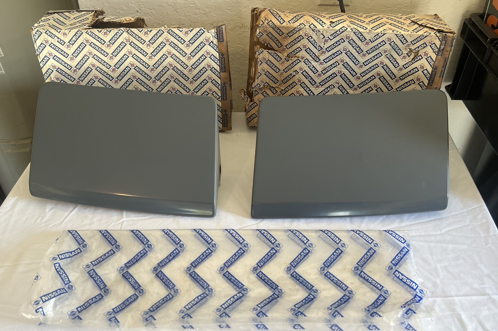 1984-1989 Genuine OEM Nissan Z31 300ZX Headlight Lid Cover Set 1984-1989 Genuine OEM Nissan Z31 300ZX Headlight Lid Cover Set