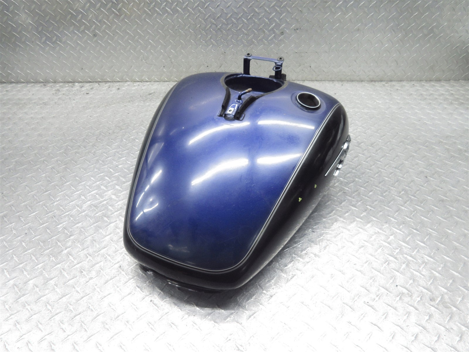 2006 04-16 Yamaha VSTAR 650 XVS650 Fuel Tank Gas Petrol Cell Reservoir Canister