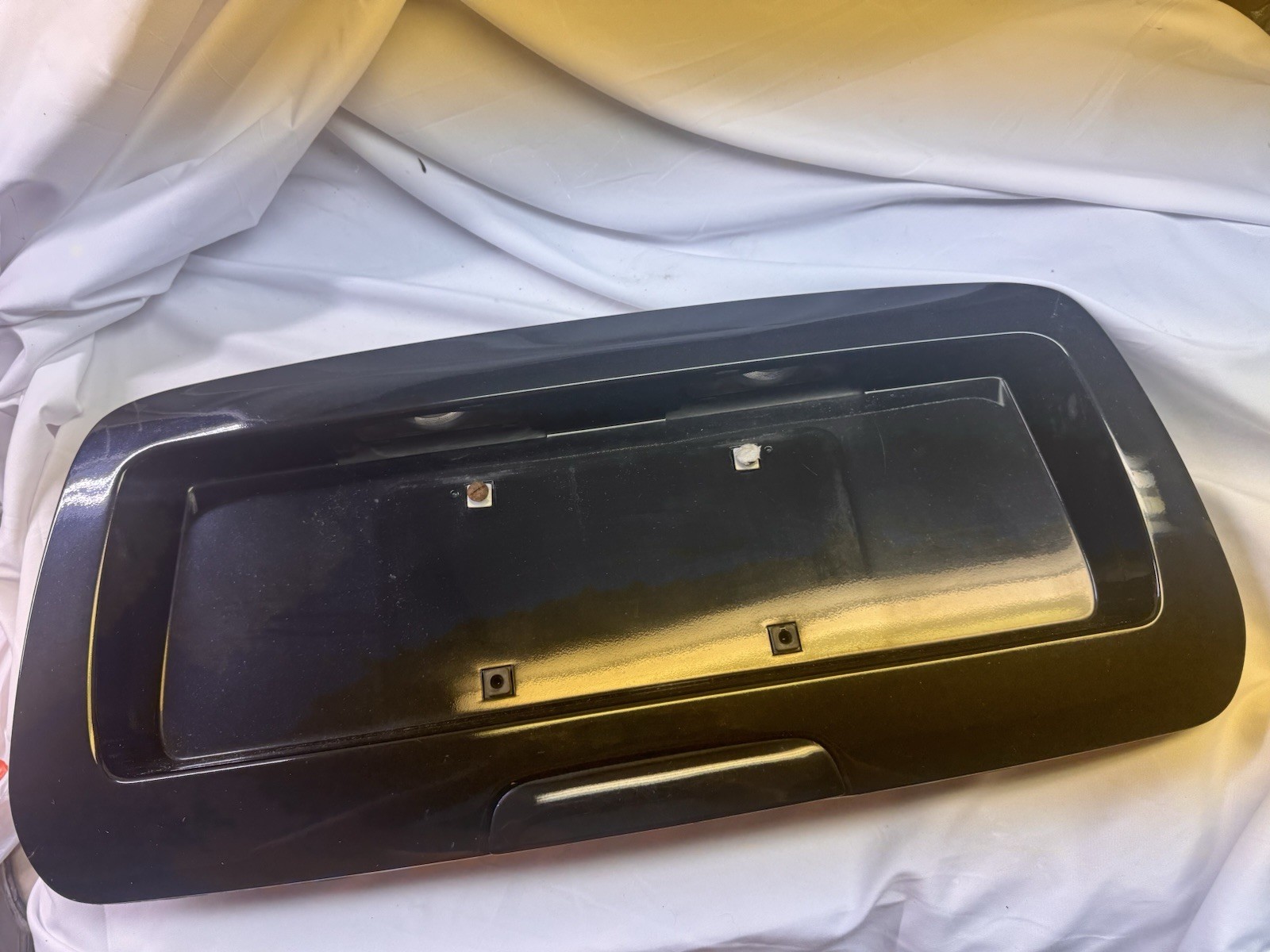 2002-2009 CHEVROLET TRAILBLAZER ENVOY REAR LIFTGATE LICENSE PLATE BEZEL OEM USED
