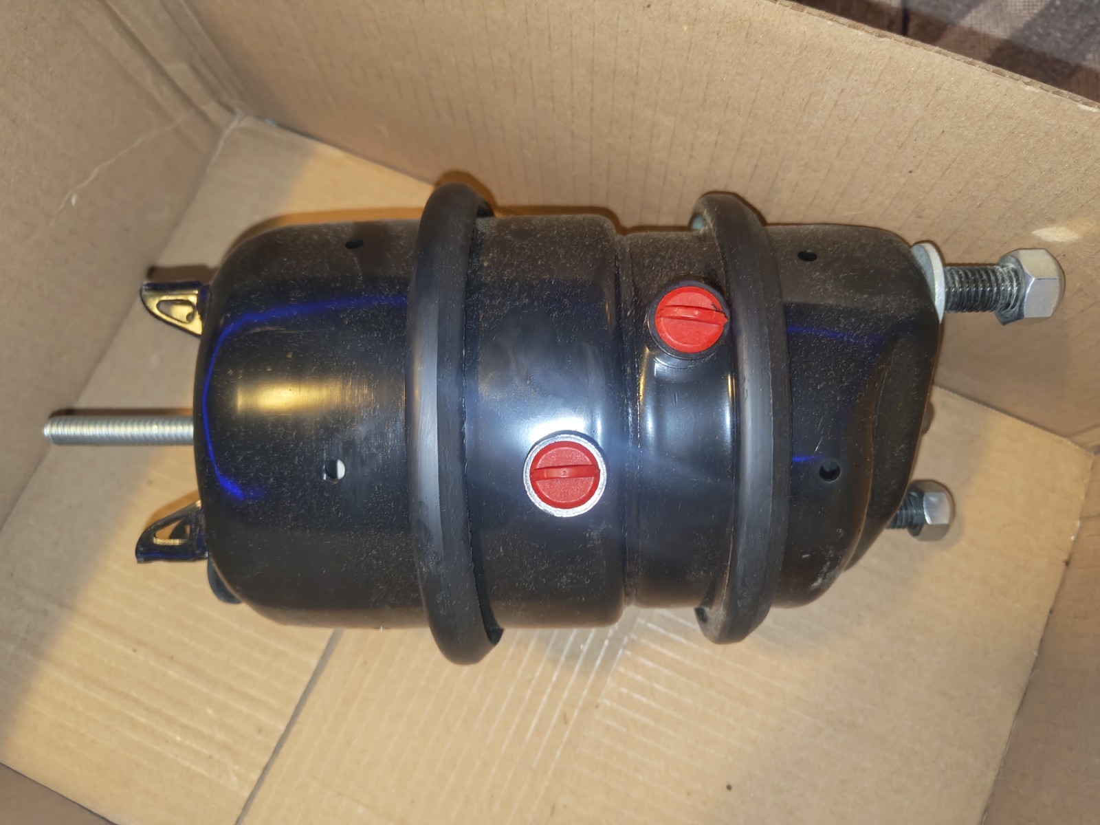 Hendrickson Genuine OEM Right Handed Service Brake Chamber 18/24 # S-40881-R