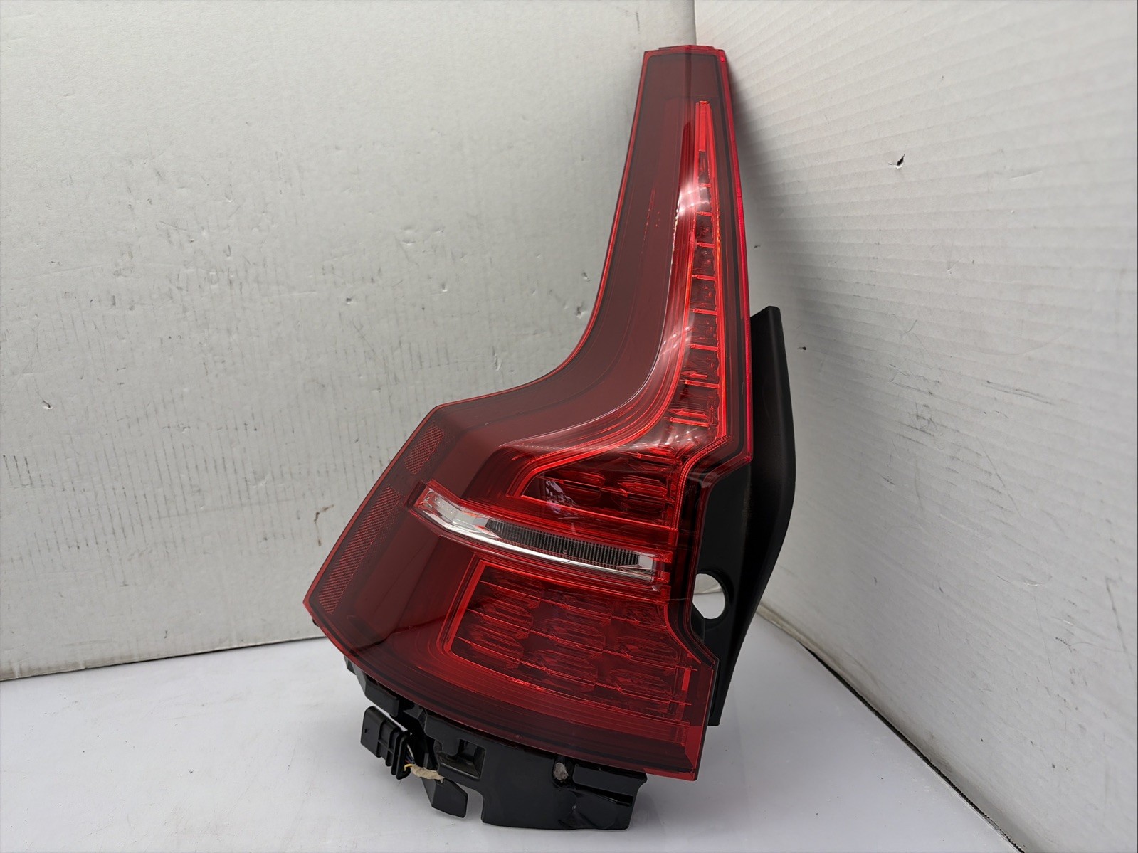 2019-2024 Volvo XC60 Tail Light Left LH Driver OEM Full LED Brake Lamp 32291360