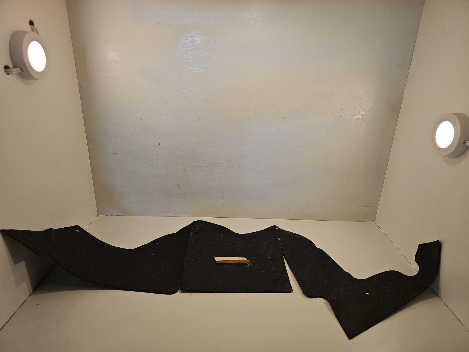 NOS 1973 1974 75 1976 FORD GRAN TORINO SPORT RANCHERO FRONT FENDER SPLASH SHIELD