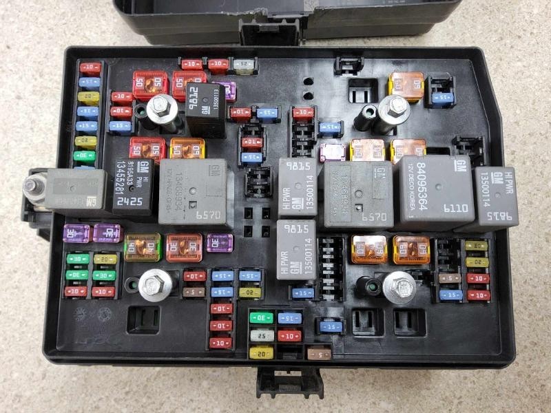 2019-2021 GMC Sierra 1500 Engine Fuse Box w/Automatic Engine Stop and Start OEM