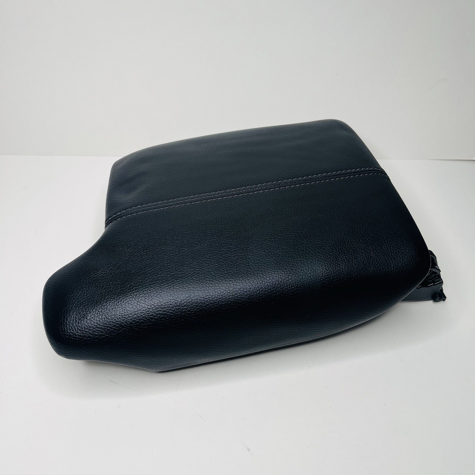 2013-2017 Honda Accord Center Console Black Leather Armrest Top Lid OEM 2013-2017 Honda Accord Center Console Black Leather Armrest Top Lid OEM