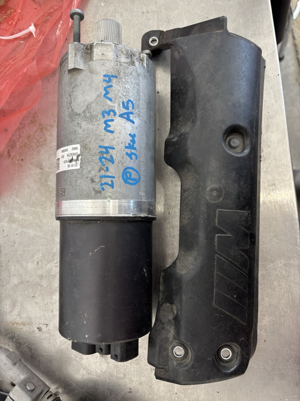 21-25 BMW G82 G83 M4 OEM POWER STEERING RACK ELECTRIC MOTOR 0984256001 G80 M3 21-25 BMW G82 G83 M4 OEM POWER STEERING RACK ELECTRIC MOTOR 0984256001 G80 M3