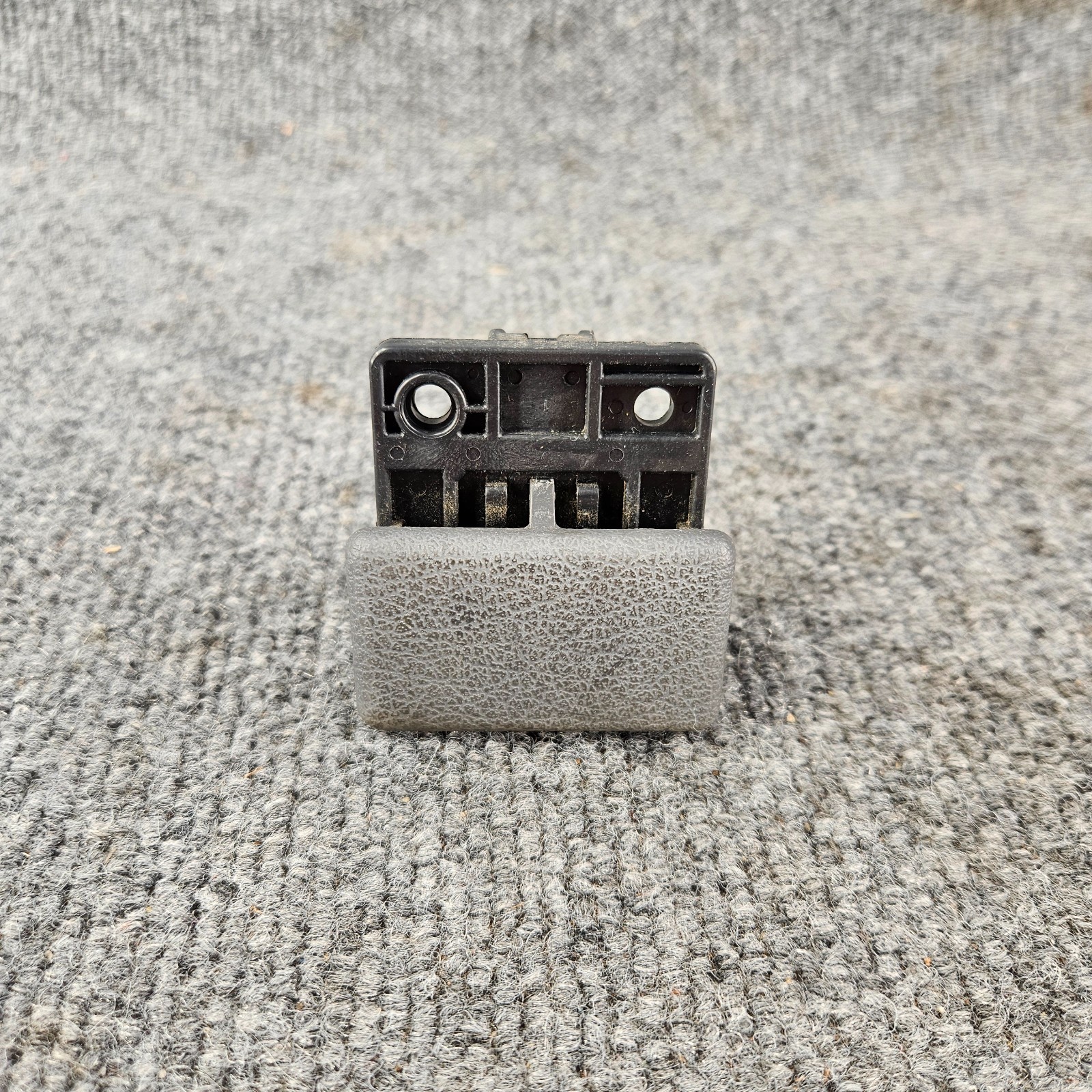 1994-1997 ALTIMA & 1994-1996 NISSAN HARDBODY GLOVE BOX LATCH GRAY