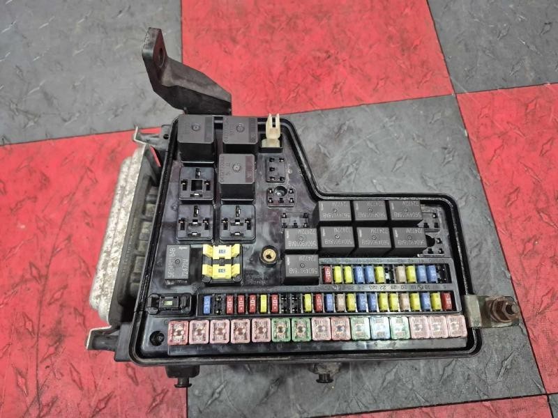 2002-2004 Dodge Ram 1500 Engine Fuse Box Assembly OEM
