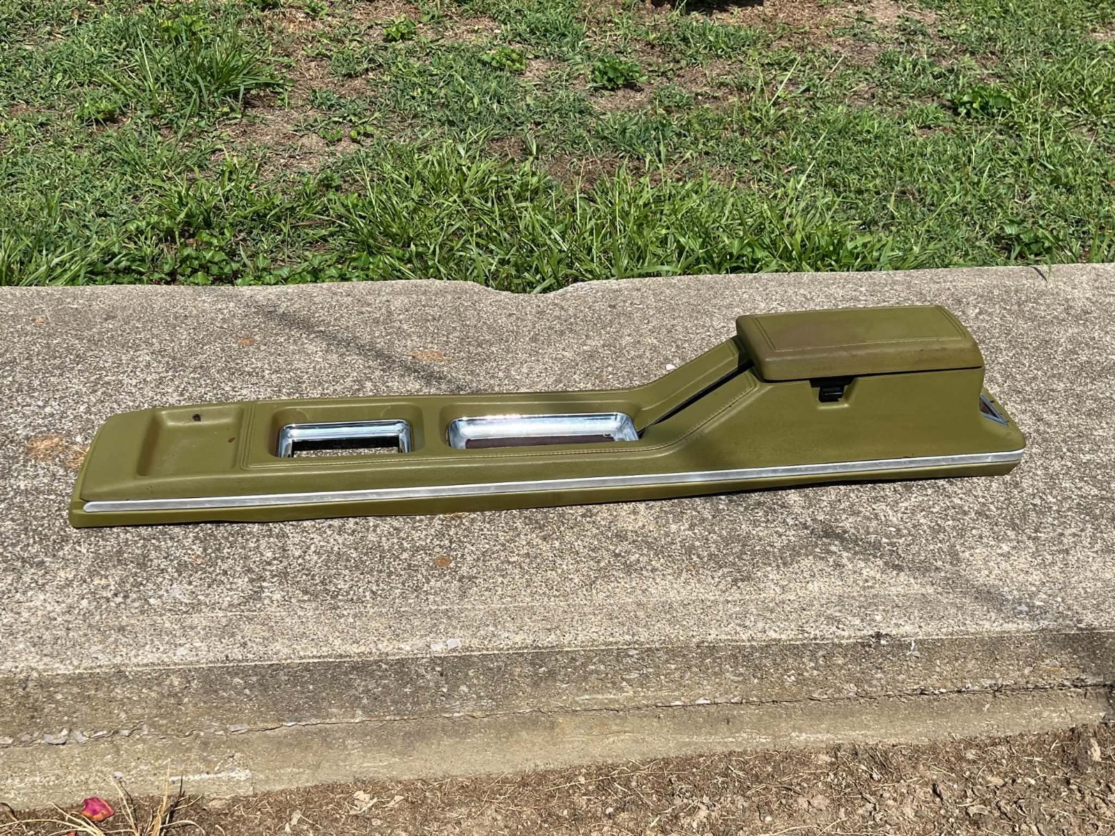 1974-1978 Ford  Mustang II Automatic Floor Console GHIA Green Avocado Green