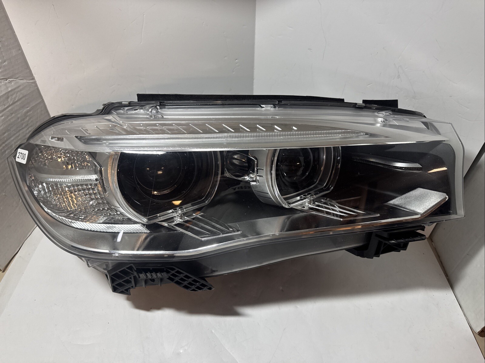 BMW X5 X6 2014-2019 RH Passenger HID Xenon Headlight 63117317110 CRACKED LENS