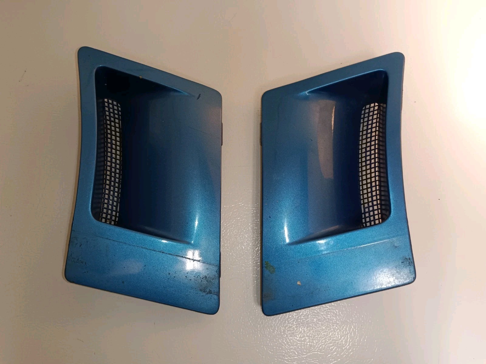 1985-90 Firebird Trans Am Front Fender Vent Air Extractor Louver Grille Set GM 1985-90 Firebird Trans Am Front Fender Vent Air Extractor Louver Grille Set GM