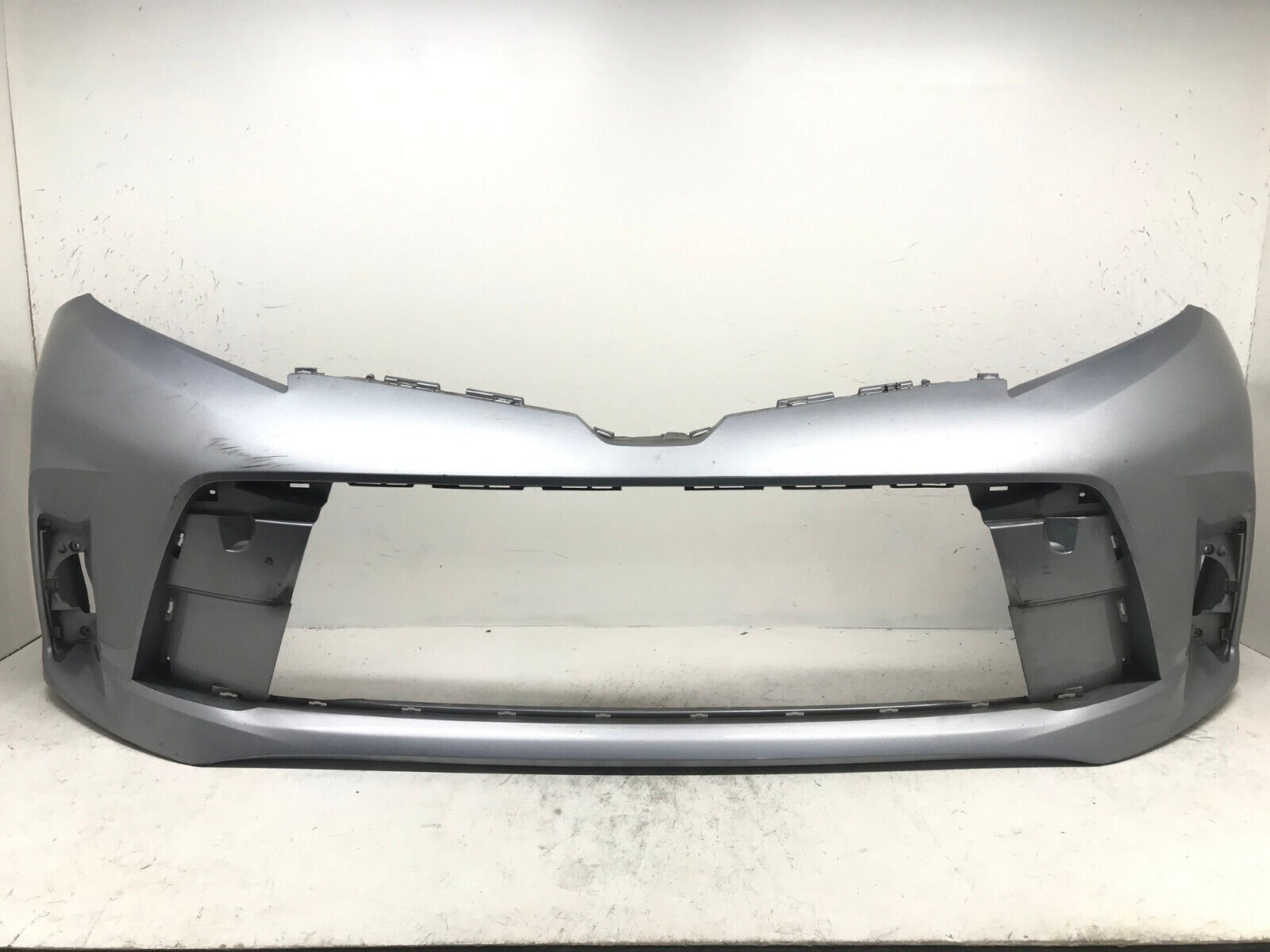 Front Bumper Cover 1D6 2018-20 Toyota Sienna L/LE/XLE/SE/Limited 52119-08080 OEM