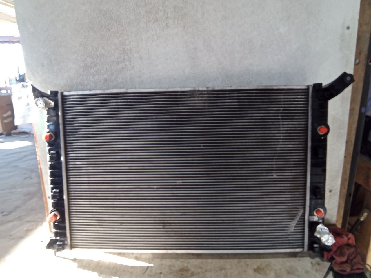 Radiator Fits 11-16 SIERRA 2500 PICKUP 4095401