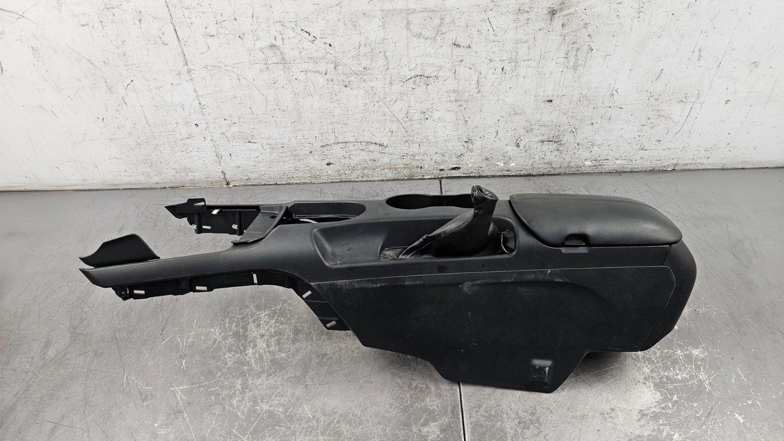 2016 Ford Mustang Shelby GT350 Center Console Frame / Armrest #0638 VV1