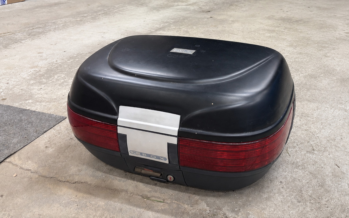 01-07 Aprilia Caponord ETV 1000 Black Rear Top Case AP8792172 01-07 Aprilia Caponord ETV 1000 Black Rear Top Case AP8792172
