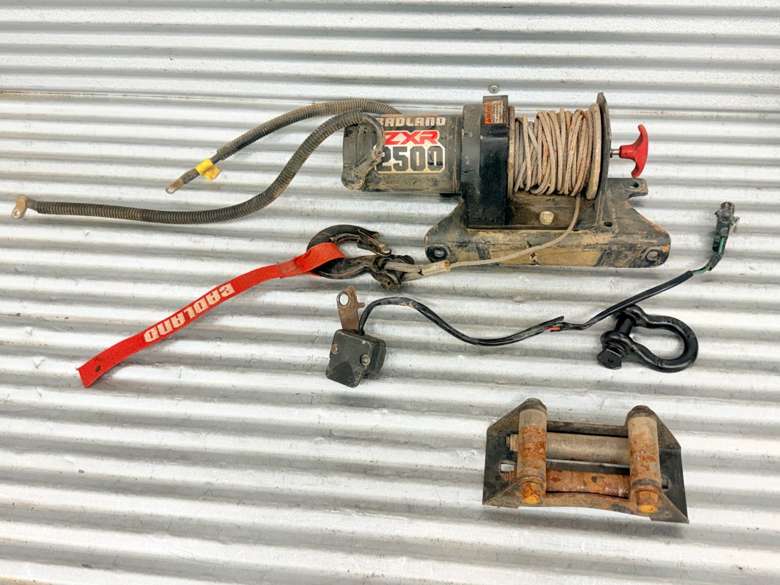 Badland ZXR 2500 lb ATV Winch 2007 Can-Am Outlander 800 XT Mount Switch