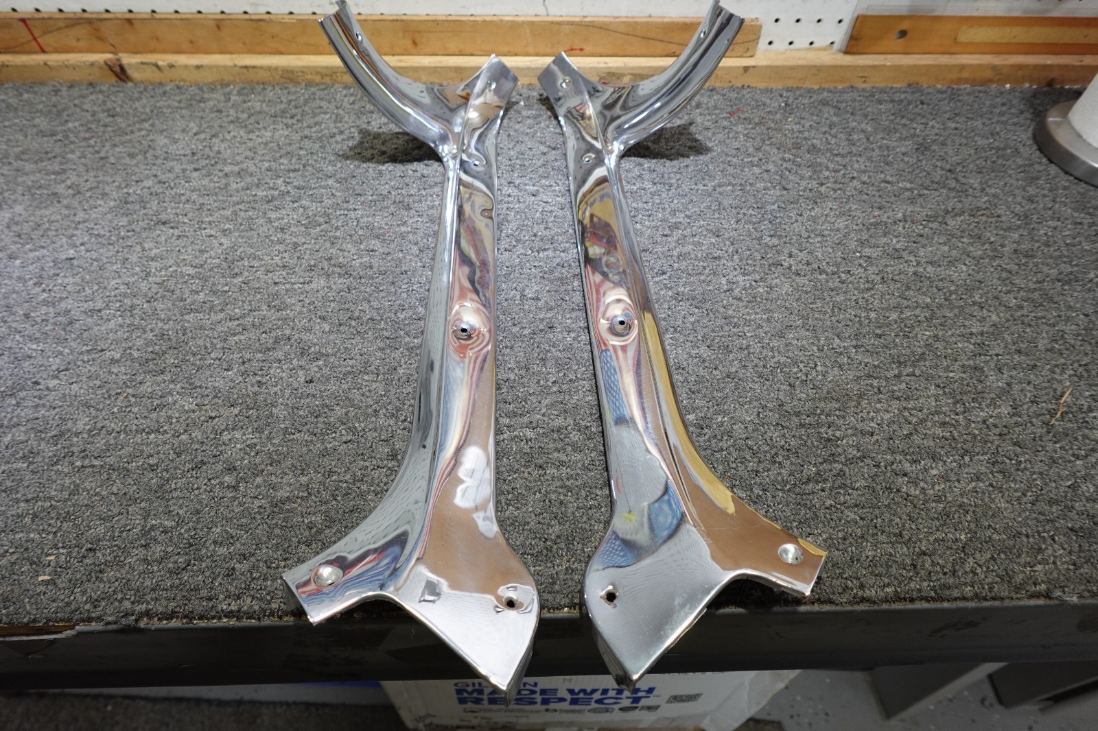 63 corvette split window sport coupe interior windshield trim moldings PAIR NOS 63 corvette split window sport coupe interior windshield trim moldings PAIR NOS