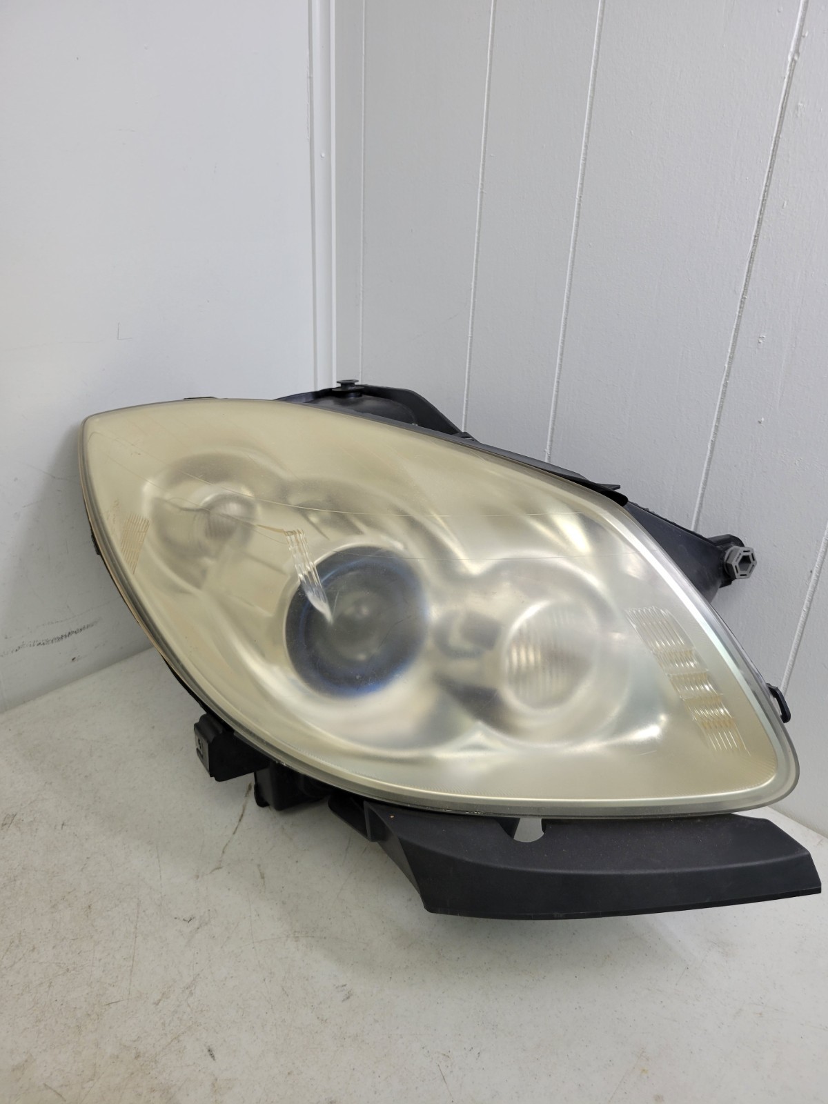 OEM 2008-12 buick enclave headlight assembly rh passenger side xenon 25976246 OEM 2008-12 buick enclave headlight assembly rh passenger side xenon 25976246