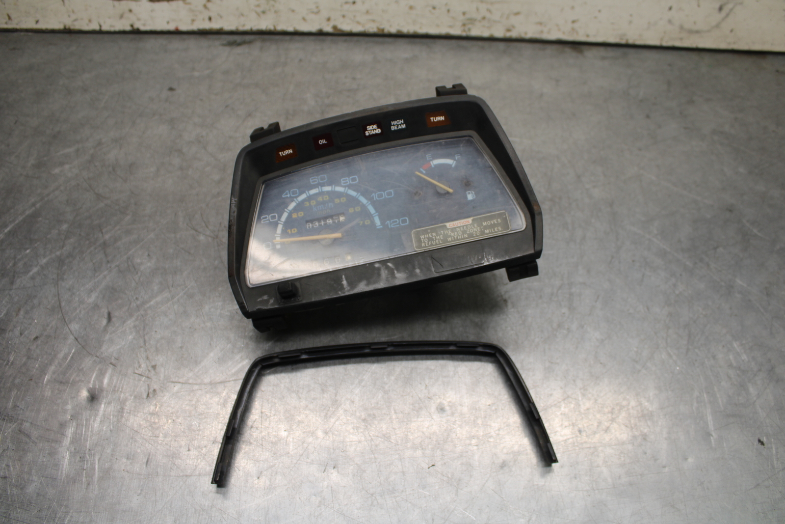 83-85 YAMAHA RIVA 180 XC180 SPEEDO TACH GAUGES DISPLAY CLUSTER SPEEDOMETER BB109