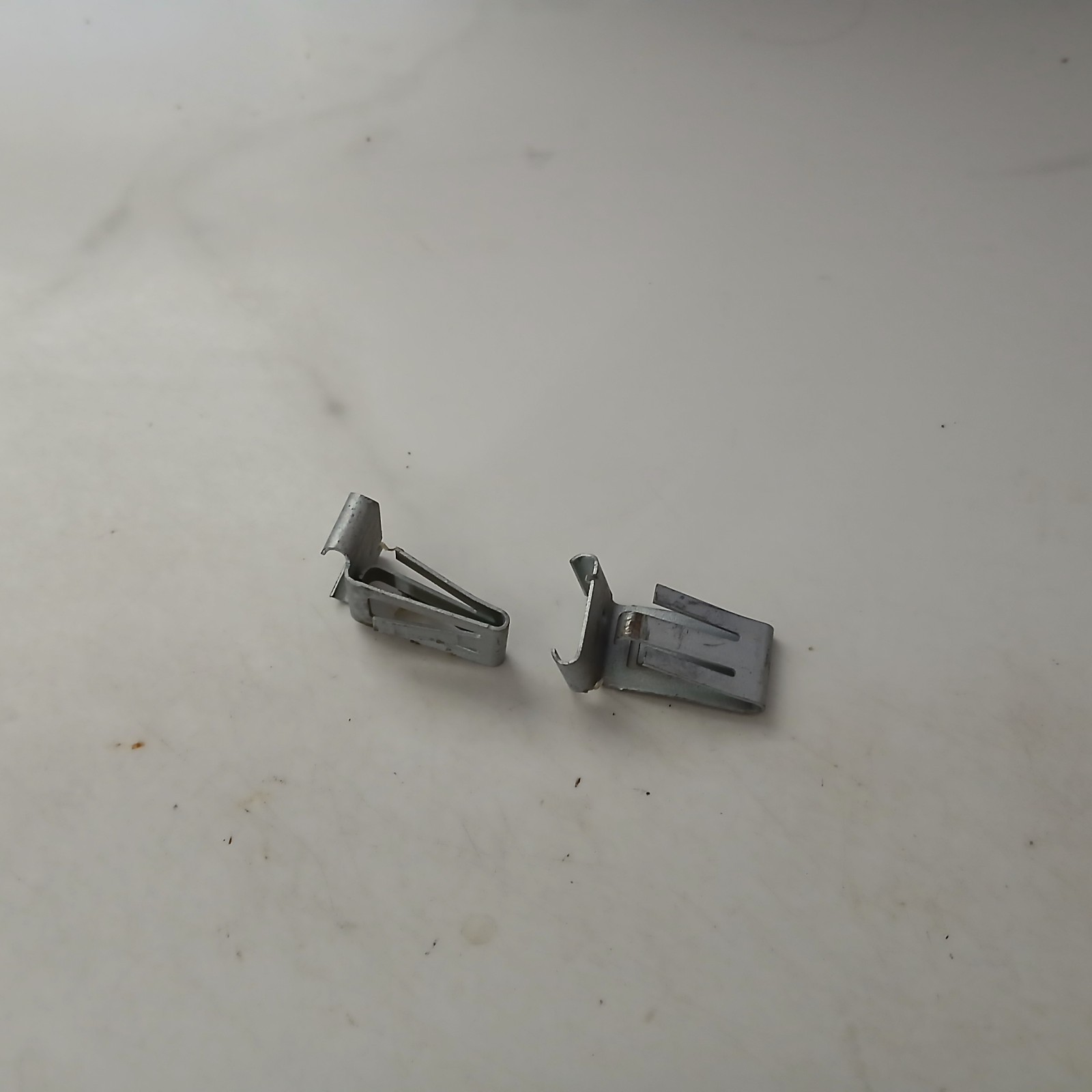 2pcs Metal Fasteners Buick Lucerne metal door panel clip GM Part 15225228 2pcs Metal Fasteners Buick Lucerne metal door panel clip GM Part 15225228