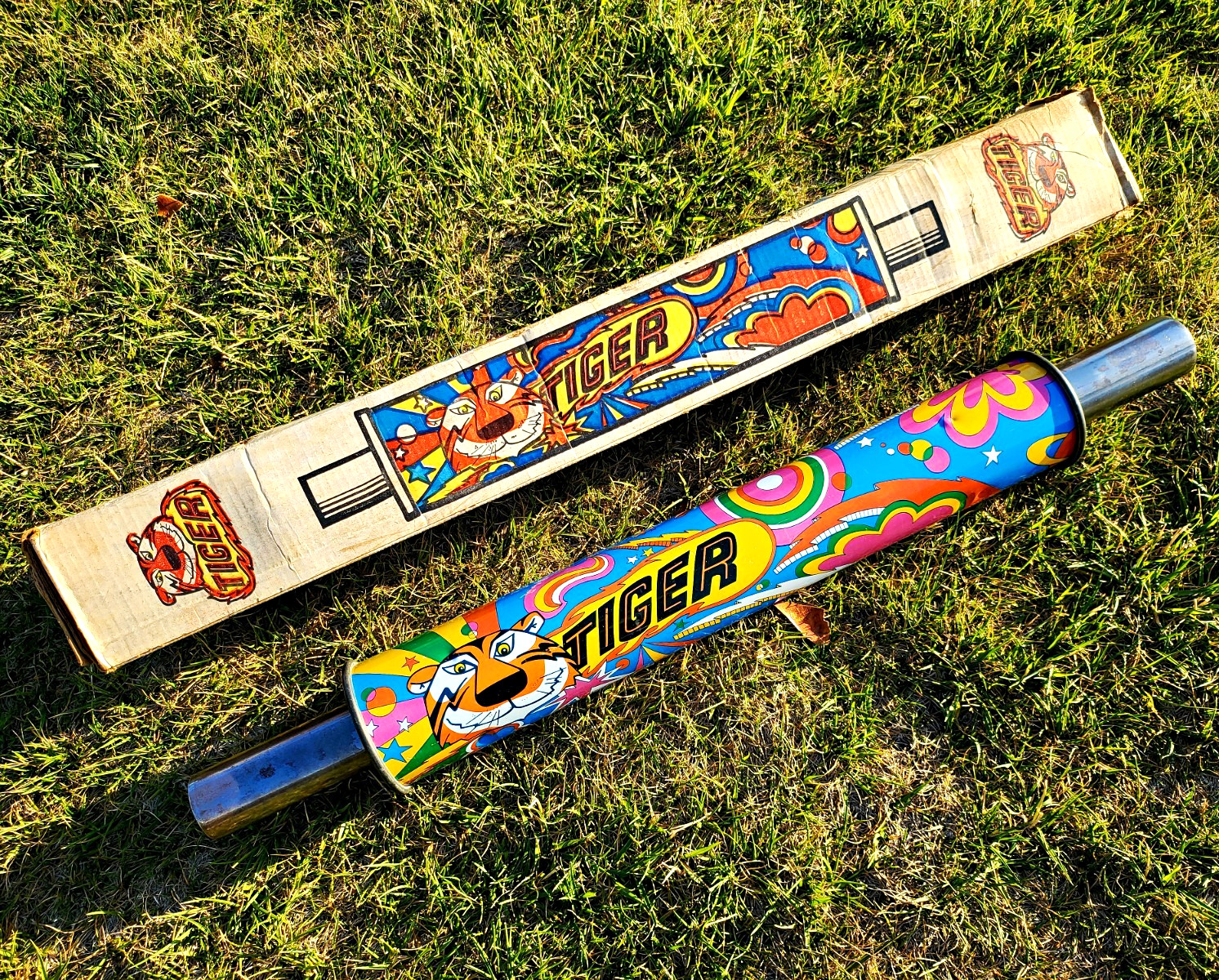 Tiger Vintage Art Muffler 70s Theme Psychedelic Graphics w/ Box 38inch Long