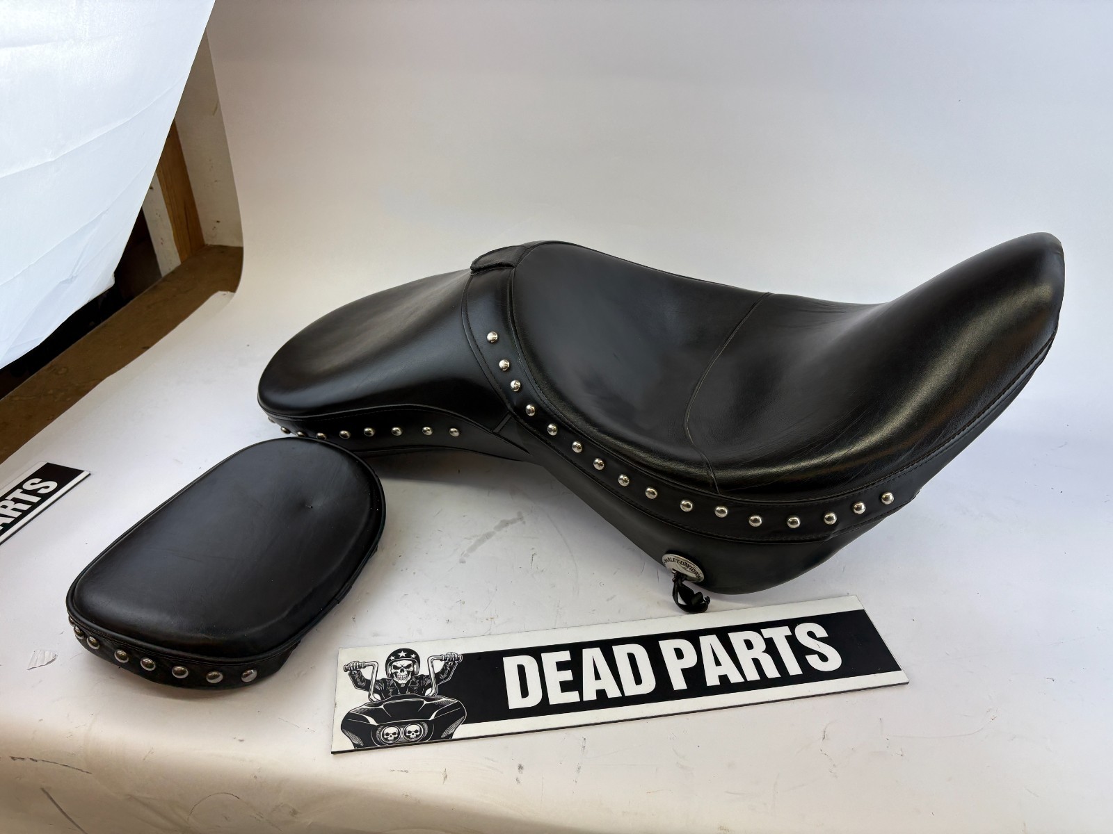 Harley Corbin 00-06 Softail studded concho seat saddle w/backrest pad Look