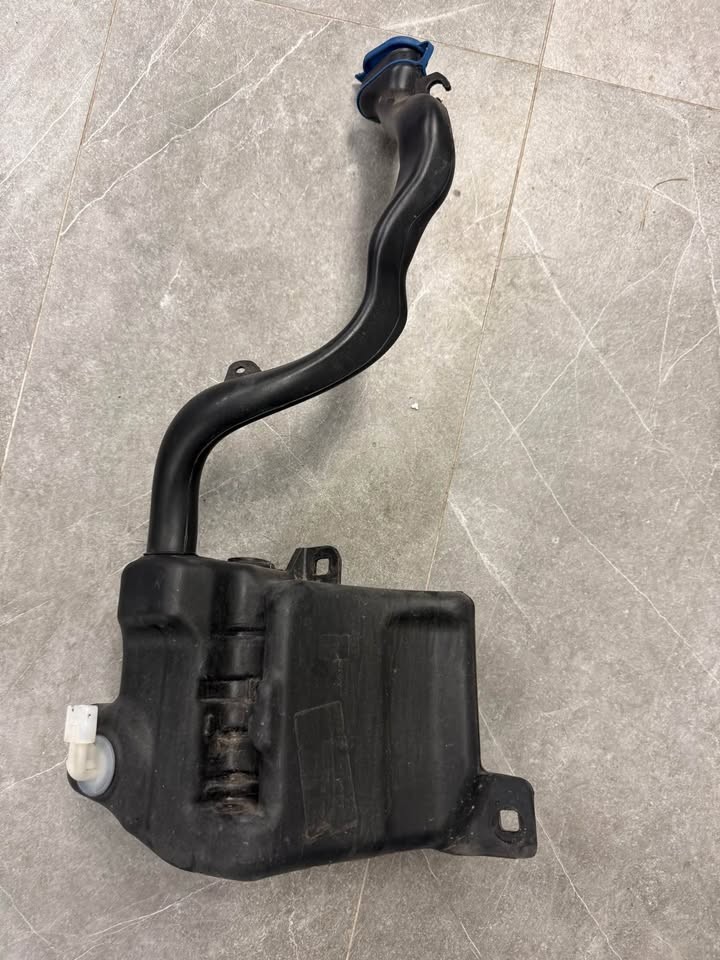 2015-2020 MERCEDES BENZ GLA250 OEM WINDSHIELD WASHER RESERVOIR