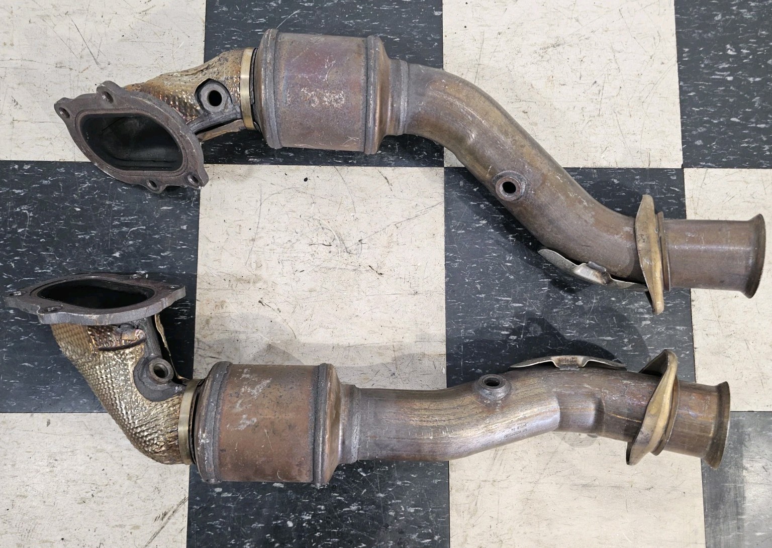 2014-2019 CHEVY CORVETTE C7 6.2L V8 CATALYTIC CONVERTER 12619015 OEM USED 2014-2019 CHEVY CORVETTE C7 6.2L V8 CATALYTIC CONVERTER 12619015 OEM USED