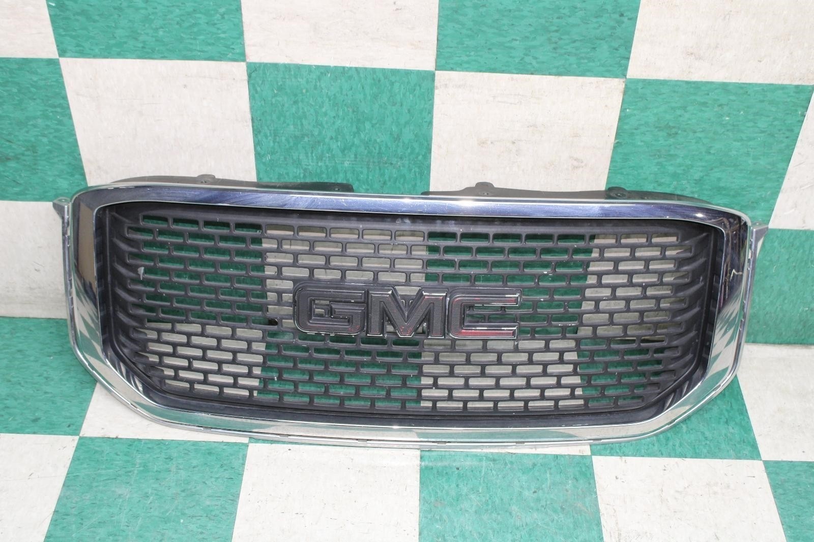⚠️ISSUE⚠️ 15-20 Yukon Denali Chrome Grill Surround Mesh Style Grill Emblem OEM