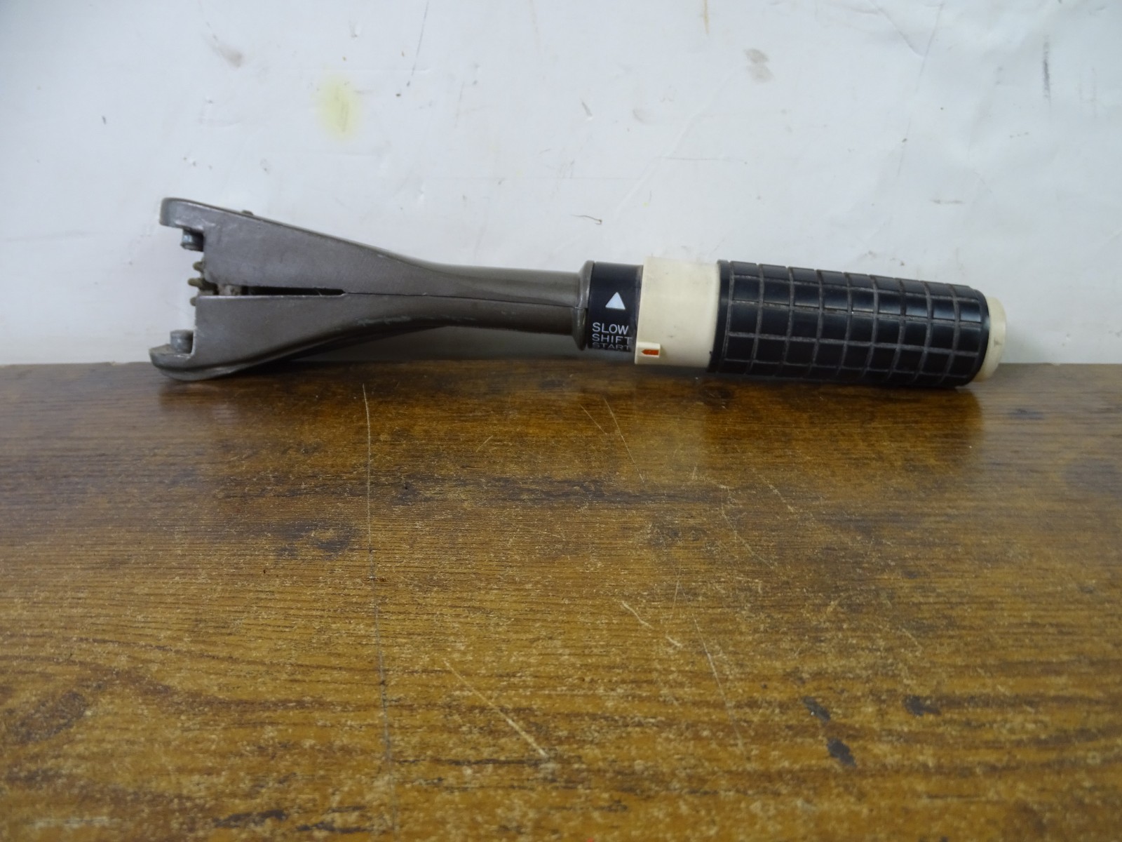 Johnson Evinrude OMC 18 25 HP Steering Tiller Handle 0318213 0318214 0377943
