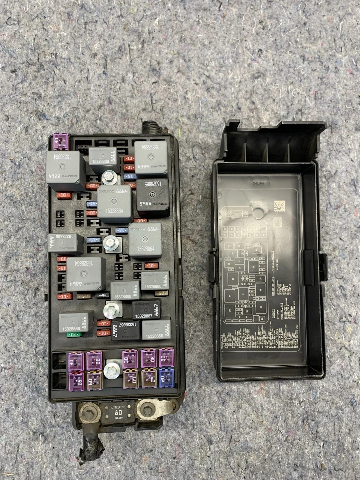 2008-2009 Saturn Aura Engine Fuse Box Assembly OEM  With Warranty