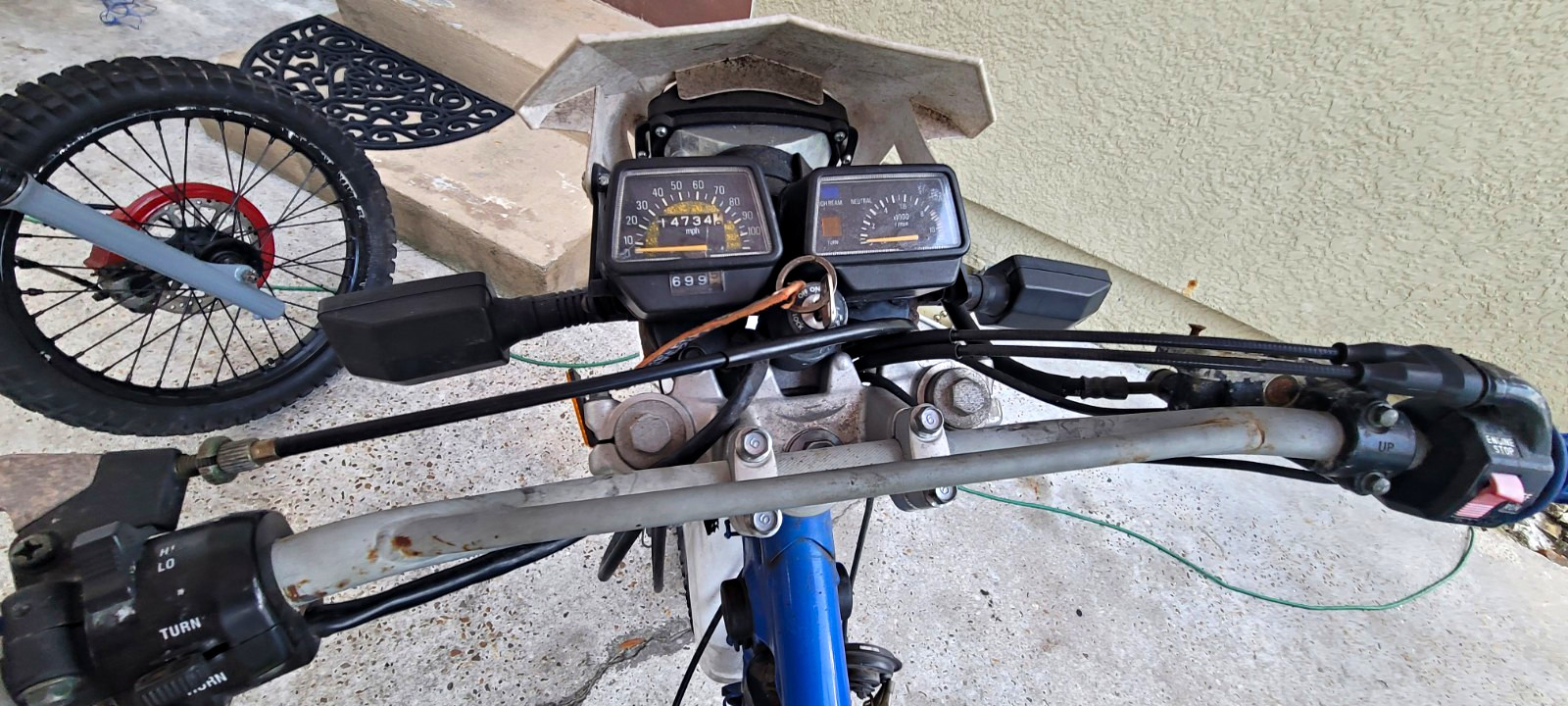 1997 Yamaha XT350 Odometer and Tachometer Assembly 1997 Yamaha XT350 Odometer and Tachometer Assembly