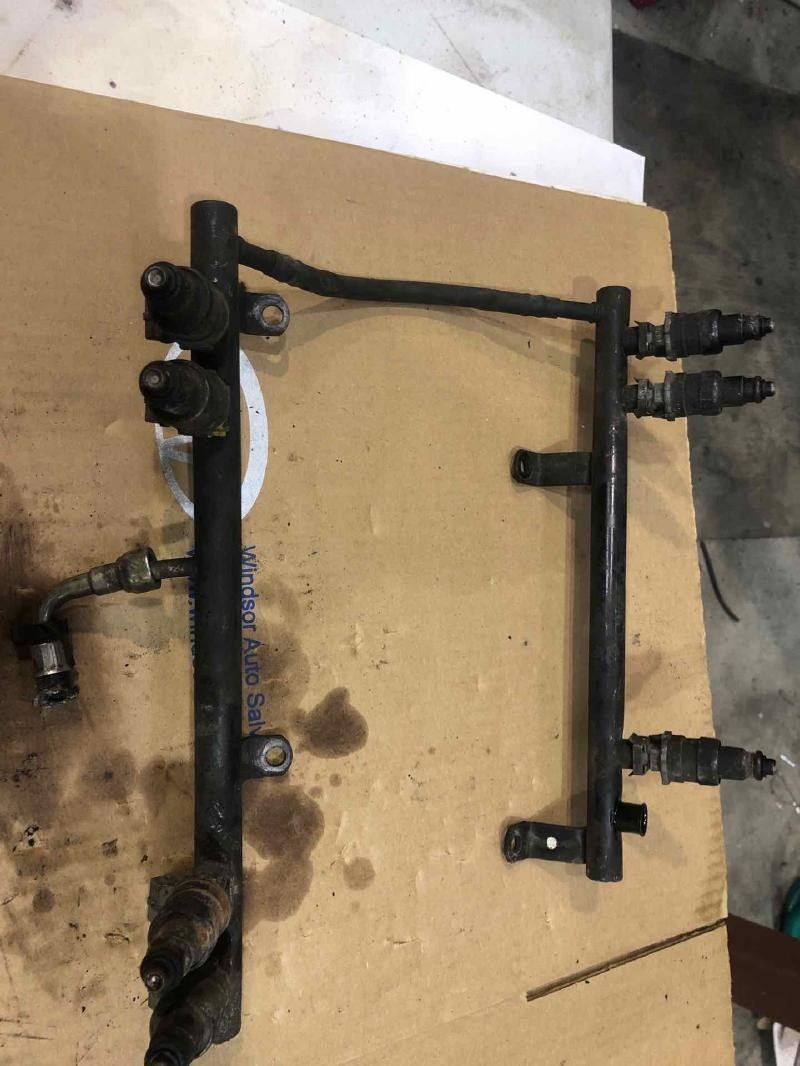 1994-2003 Dodge Ram 1500, 2500, 3500 V8 5.2L 5.9L Fuel Injector Rail OEM