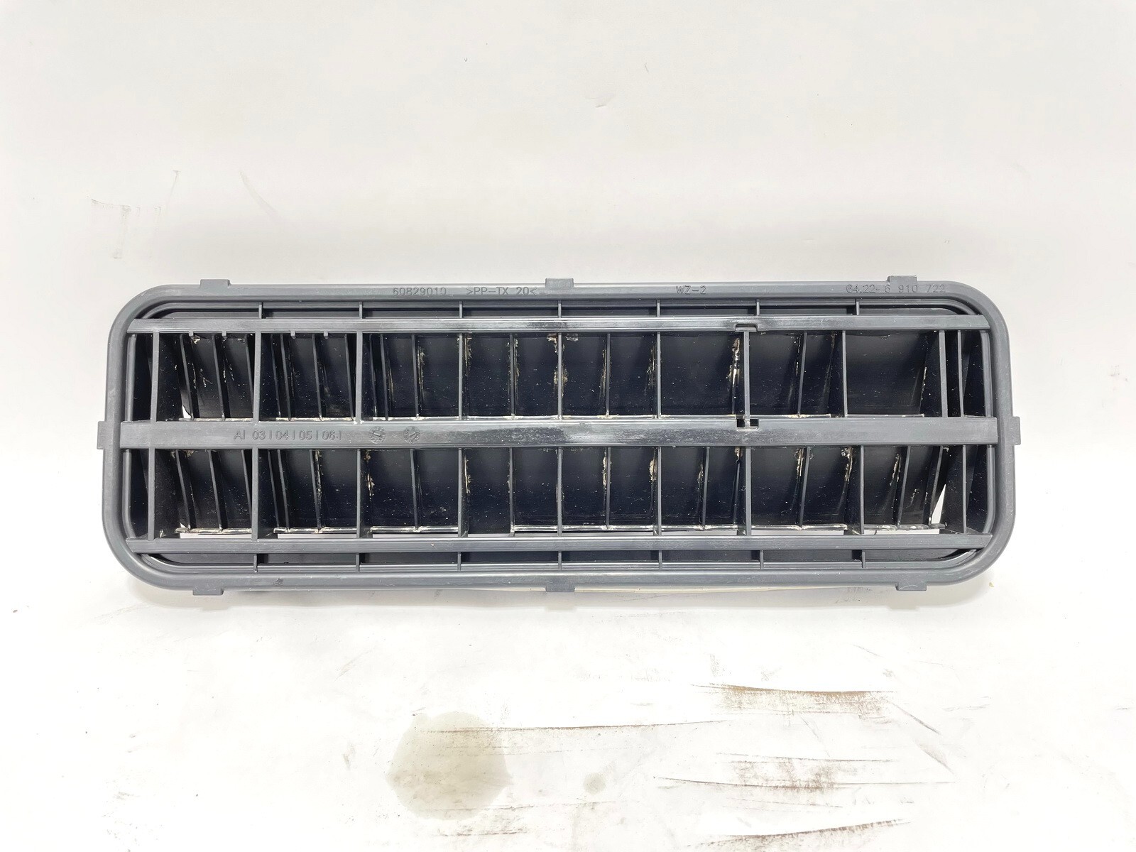 09-15 BMW 750i F01 F02 REAR RIGHT RH SIDE QUARTER AIR VENT GRILLE TRIM OEM