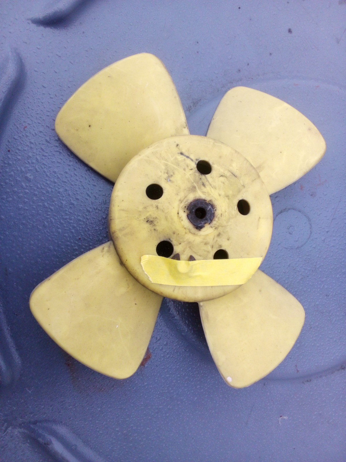 Alfa Romeo Spider Alfetta Gtv yellow Fan & clip