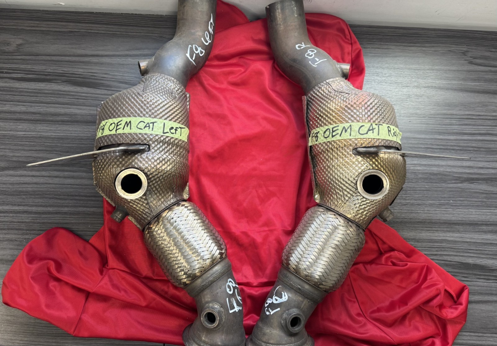 FERRARI F8 TRIBUTO SPIDER OEM CATALYTIC CONVERTER DOWNPIPES LH RH PAIR OEM FERRARI F8 TRIBUTO SPIDER OEM CATALYTIC CONVERTER DOWNPIPES LH RH PAIR OEM