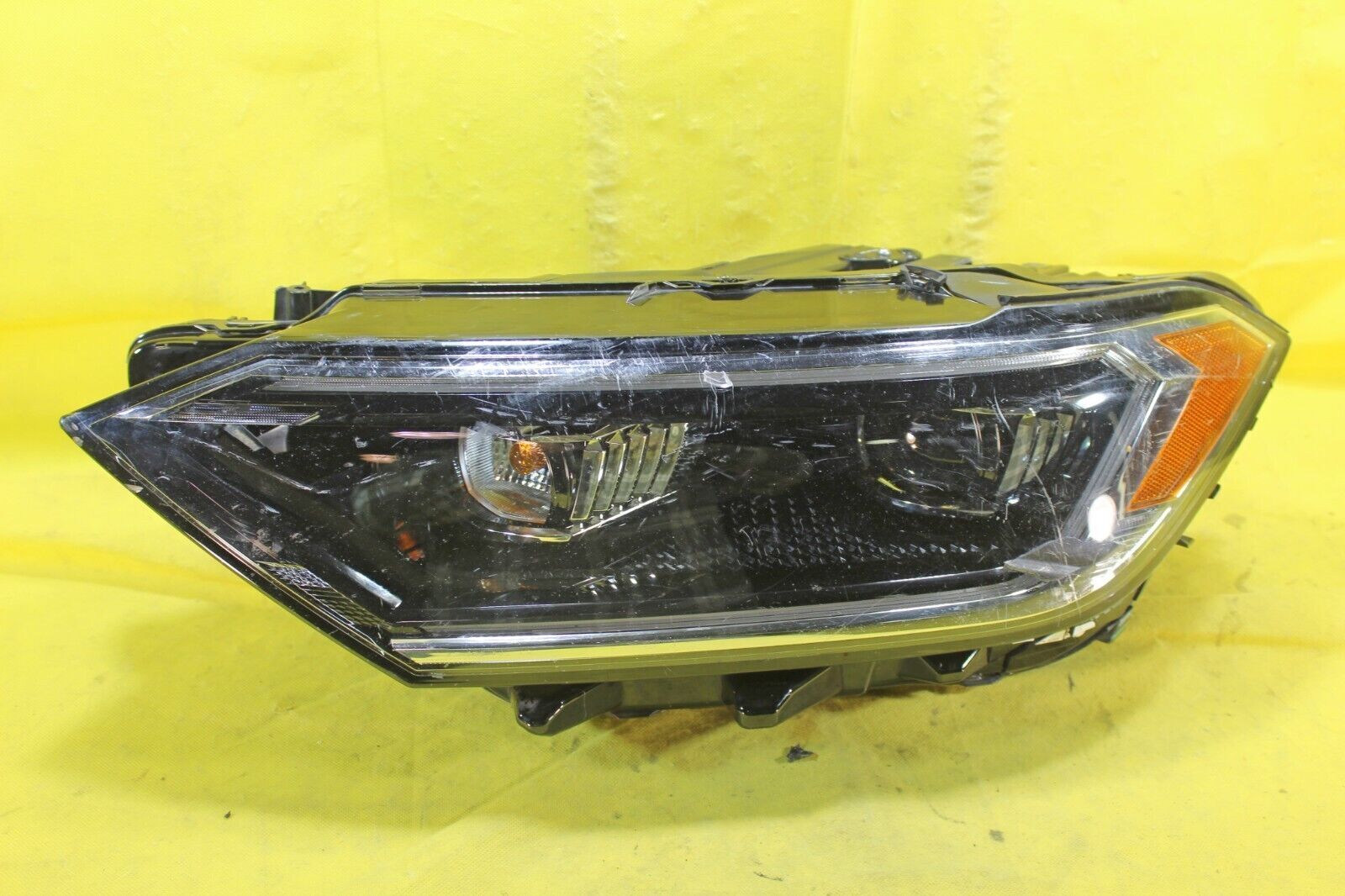 🏫 VW OEM 19 20 21 22 23 Jetta Volkswagen Left Driver Headlight ~ Tabs Damaged