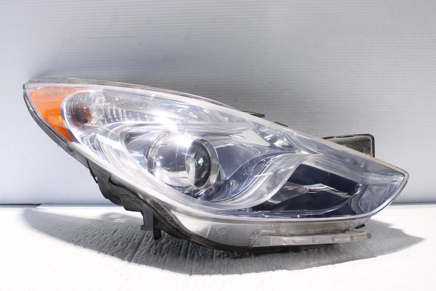 2011-2015 Hyundai Sonata Halogen Right Side Headlight Assembly OEM 921024R050