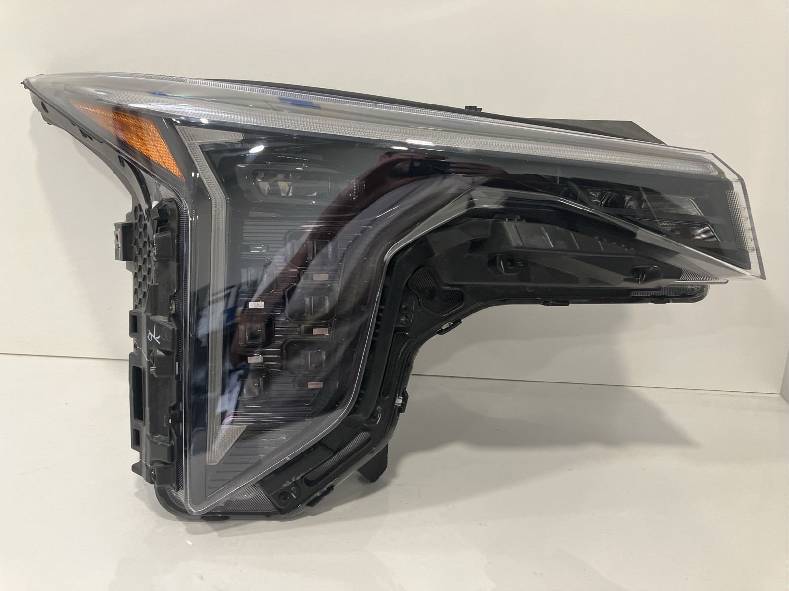 2025 2026 Kia K4 Passenger Right RH Projector LED Headlight OEM 3144