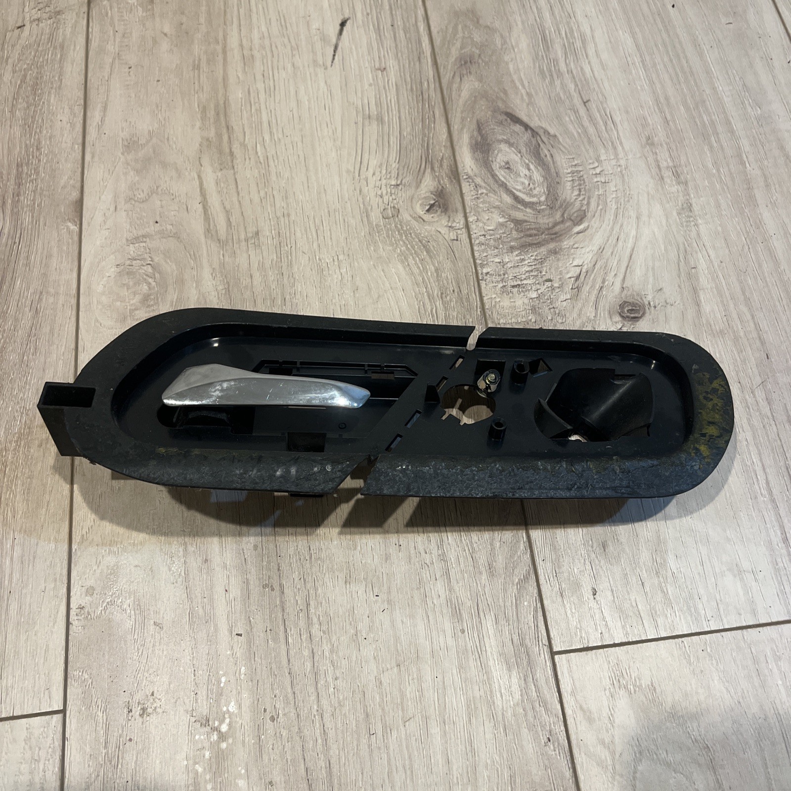 97-04 Mercedes SLK230 SLK320 R170 Driver Side Left Interior Door Handle OEM 97-04 Mercedes SLK230 SLK320 R170 Driver Side Left Interior Door Handle OEM