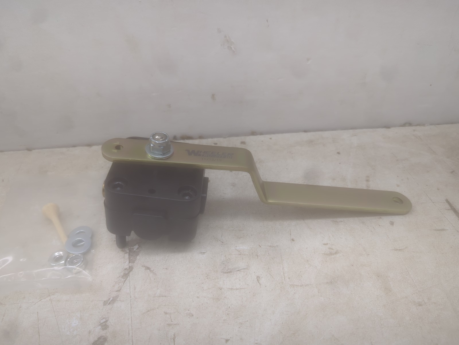 Wheeler Tru-Fit Leveling Valve 3818KD2261 Wheeler Tru-Fit Leveling Valve 3818KD2261