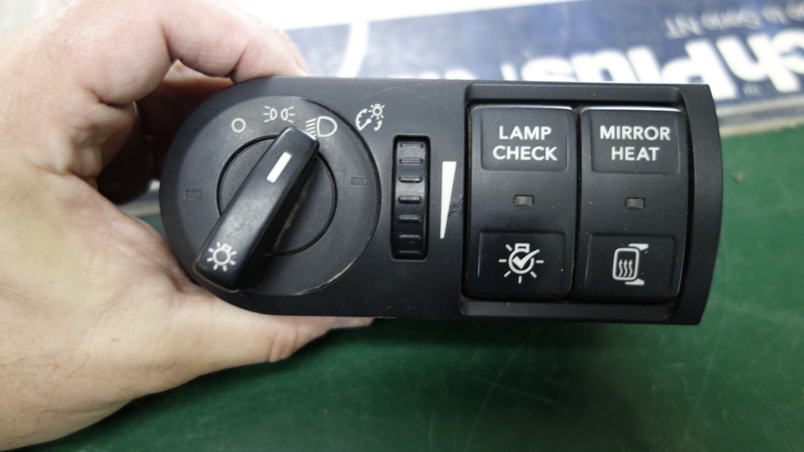 4086868C1 OEM INTERNATIONAL Navistar SWITCH LIGHT CONTROL MODULE