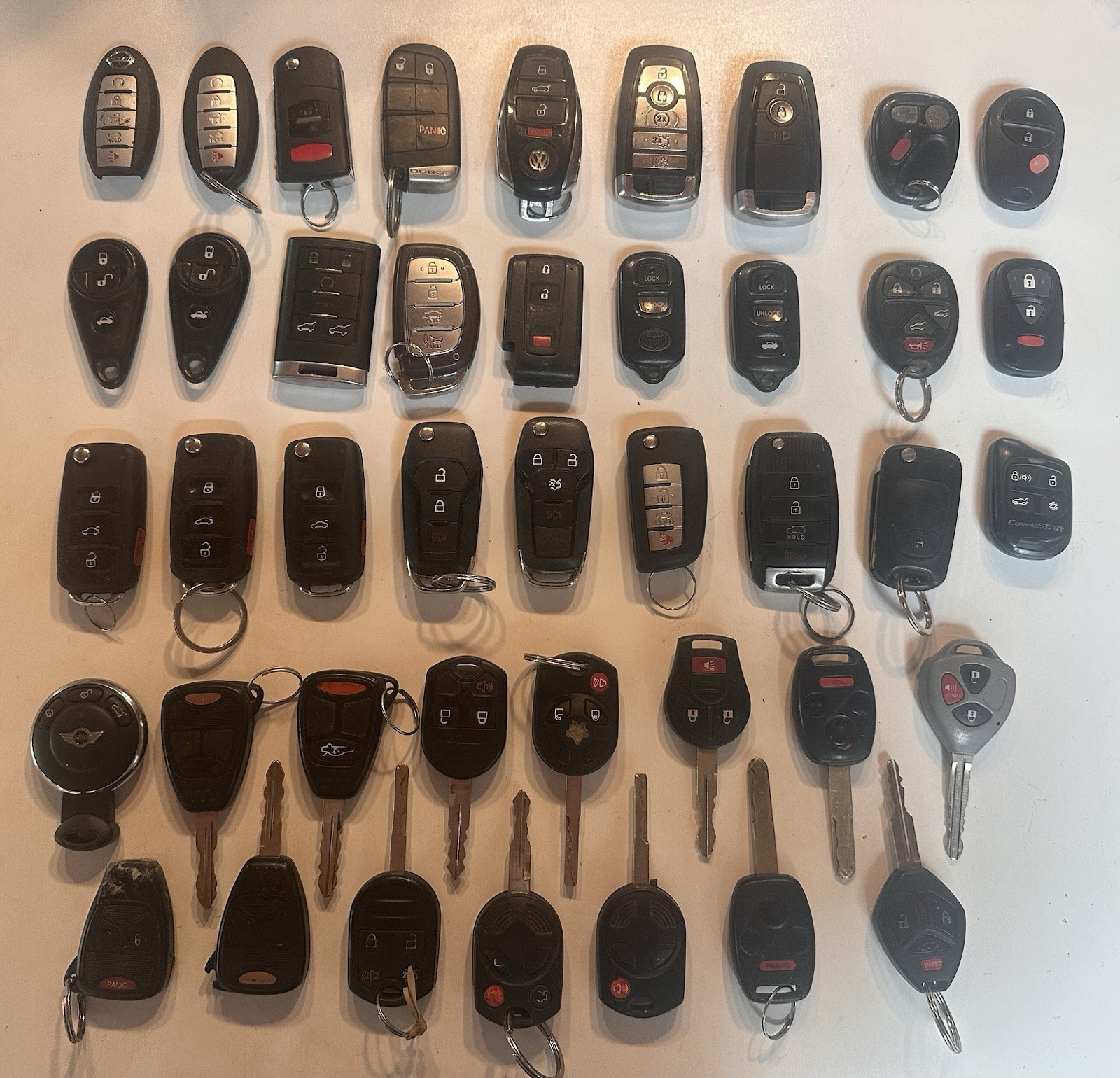 Lot of 42 Smart keys key fobs remotes transmitters keyless entry OEM