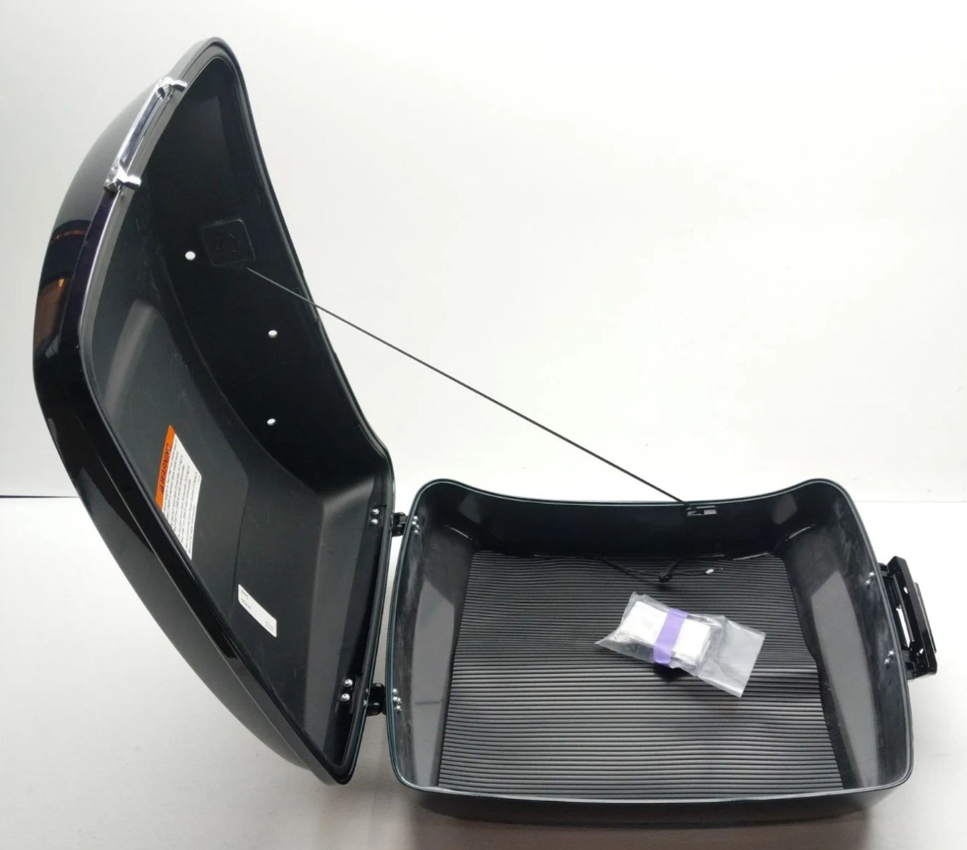 2014 Harley-Davidson FLHR OEM Chopped T-Pak Luggage Kit, Snake Venom 53000776ETF