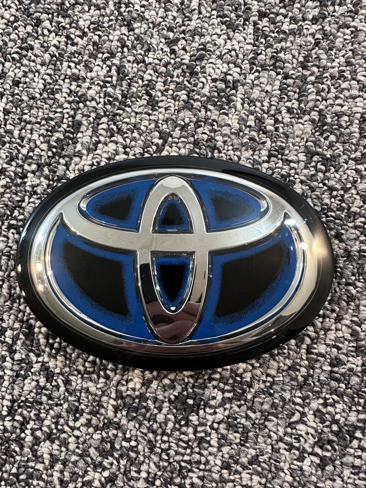 Toyota Highlander Hybrid 2017-2019 Front GrilleEmblem Radar  53141-42020